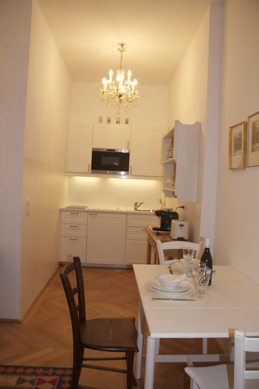 Premarental Vienna Bilik gambar