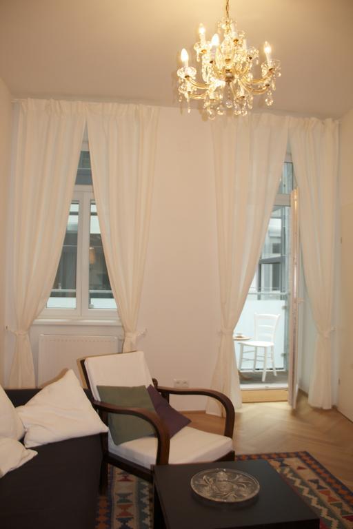 Premarental Vienna Bilik gambar