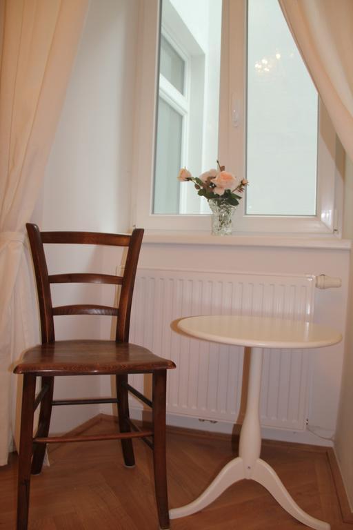 Premarental Vienna Bilik gambar